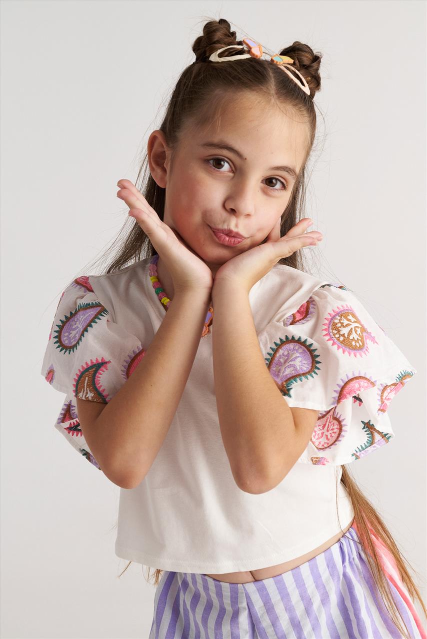 SET RADIANT RUFFLES TOP TWO IN A CASTLE